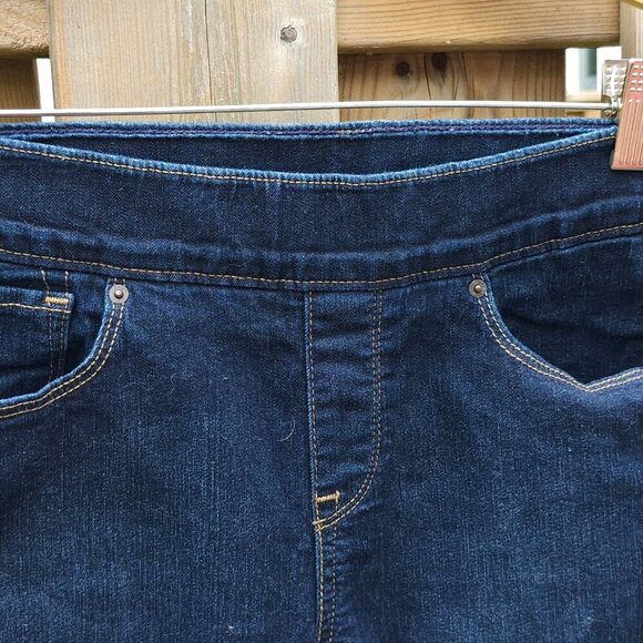 Signature by Levi Strauss & Co. Women’s Shaping Pull-On Super Skinny Jeans Size - Picture 2 of 11